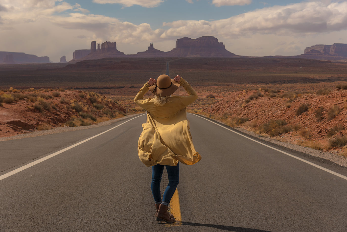 Monument Valley, Arizona, Where to Explore Next Photoshoot, Lifestyle Adventure Photographer Daniel Britton